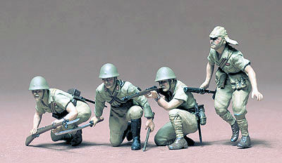 Модель - Японские пехотинцы 3 фигуры. 