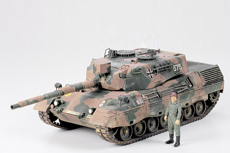 Модель - Танк Леопард Leopard А4 с фигурой командира. 