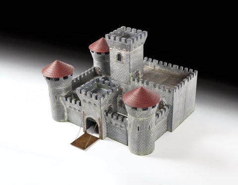 Модель - Средневековый каменный замок. 