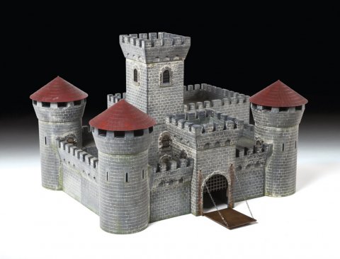 Модель - Средневековый каменный замок. 
