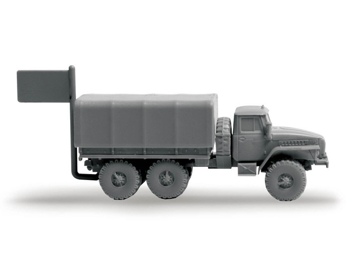 Советский армейский грузовик "Урал" 4320. 