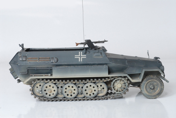 Модель - Немецкий бронетранспортер SdKfz 251/1 «Ханомаг». 