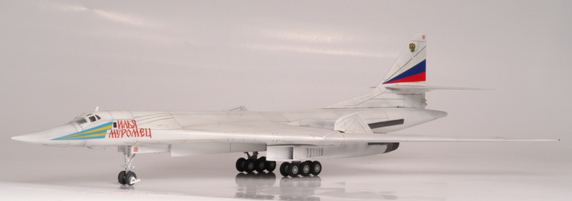 Модель - Бомбардировщик Ту-160. 