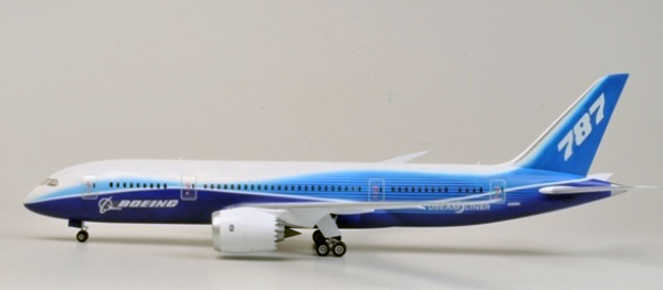 Модель - Боинг 787-8 ДРИМЛАЙНЕР. 