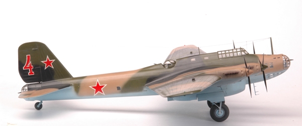 Модель - Советский дальний бомбардировщик ПЕ-8. 