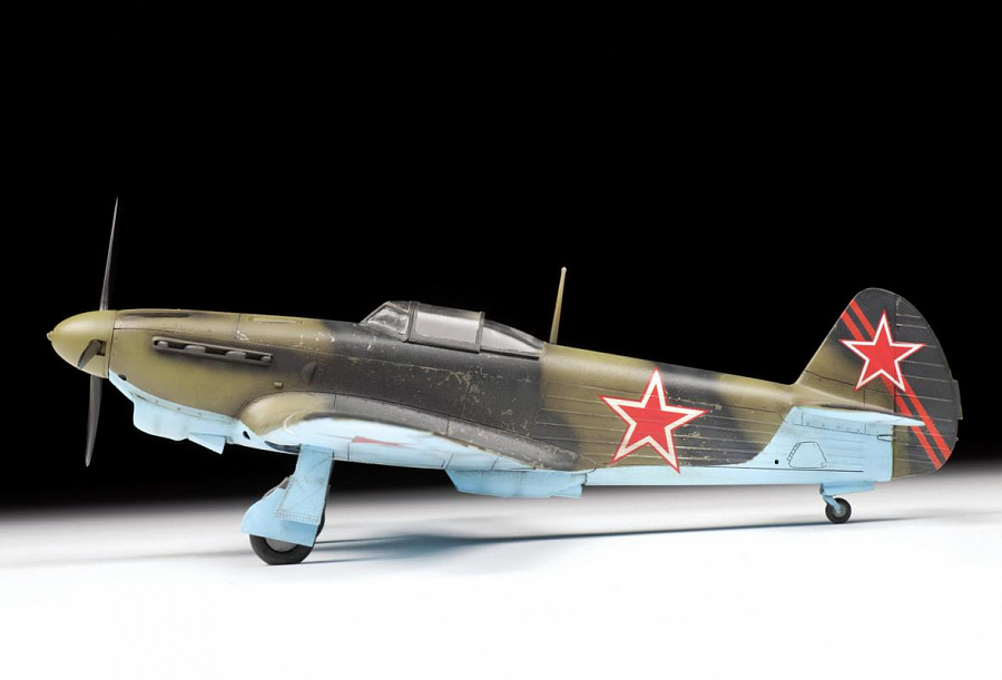 Модель - Советский истребитель Як-1б. 