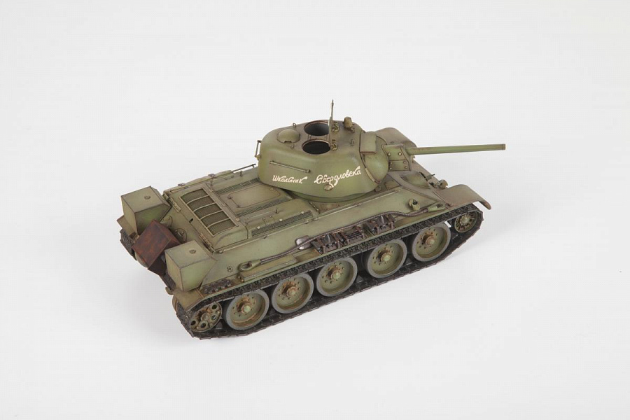 T-34/76 1943 UZTM. 
