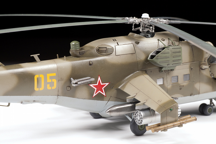 Модель - Ми-24В/ВП Советский ударный вертолет. 