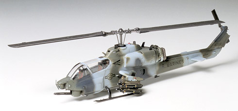 Bell AH-1W Super Cobra (1:72). 