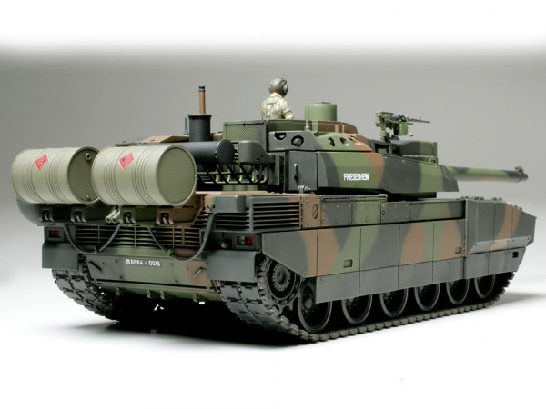 Модель - Leclerc Series 2 Французский основной танк с фигурой команди. 