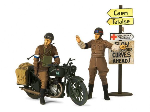 Английские полицейские (2 фигуры) с мотоциклом BSA M20 (1:35. 