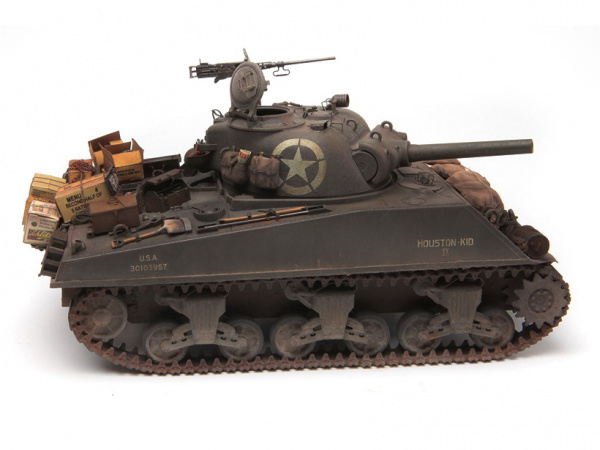 Американский танк M4A3 Sherman со 105 мм. гаубицей, конец 19. 