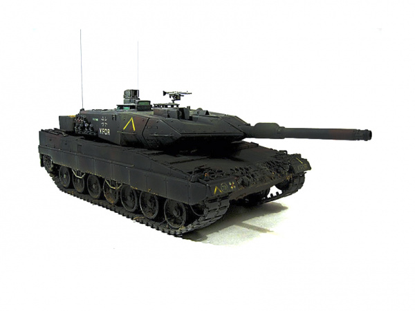 Модель - Немецкий основной боевой танк Leopard 2A5 мод.1993 г. с фигу. 