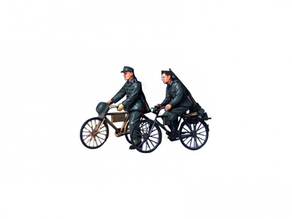 Модель - Немецкие солдаты с велосипедами, две фигуры (1:35). 