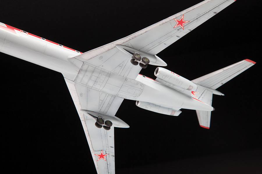 Модель - Учебно-тренировочный самолёт ТУ-134 УБЛ (1:144). 